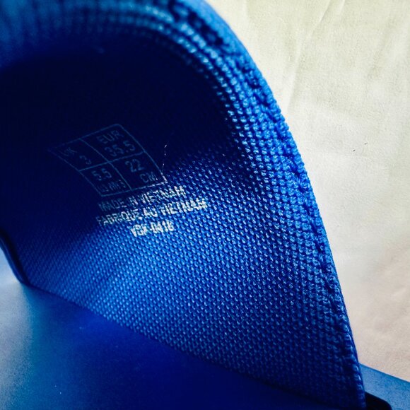 LIKE NEW PUMA X FENTY BY RIHANNA BLUE SLIDES SLIPPERS - Picture 11 of 11